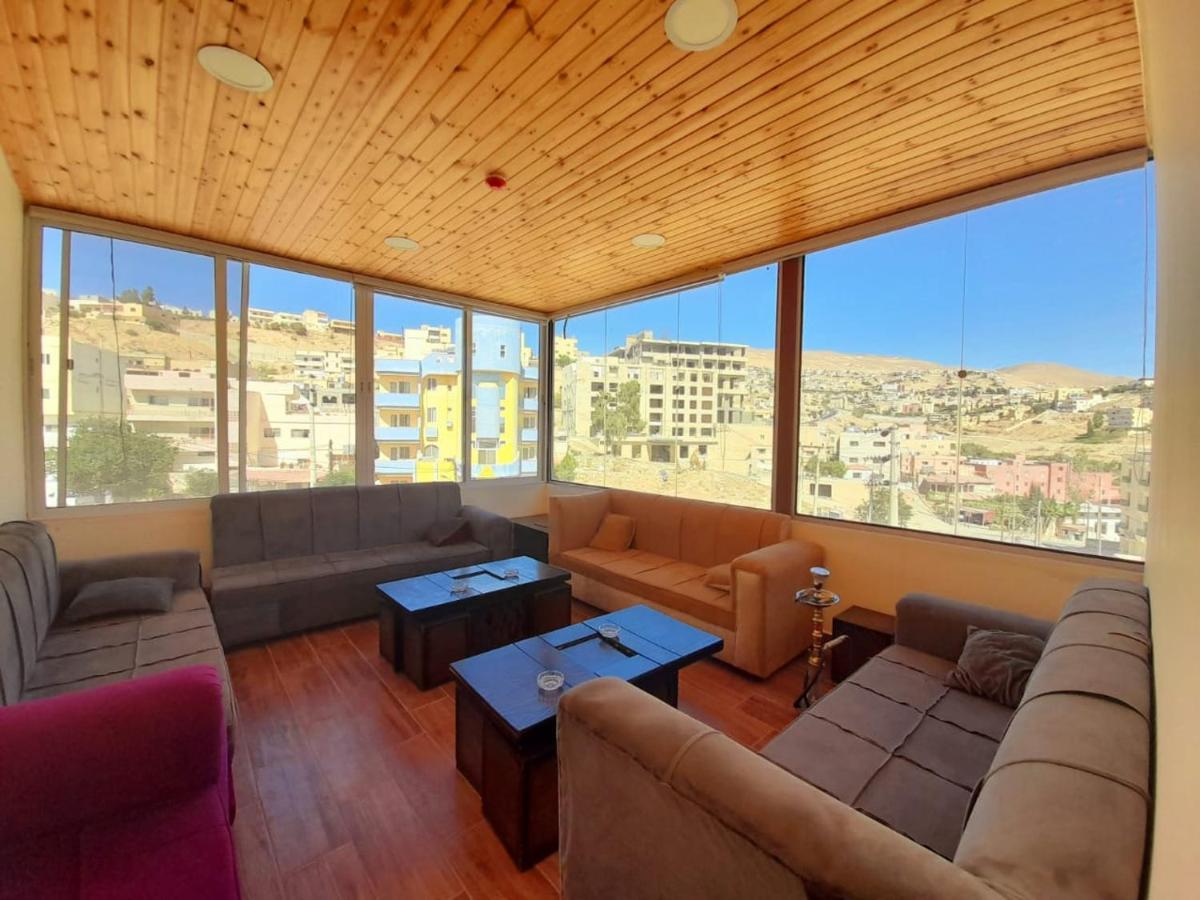 Petra Cabin Hostel Wadi Musa Exterior foto